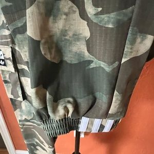 London ADIDAS CAMO PANTS
No matter where you go, you’re sure to stand out. New!